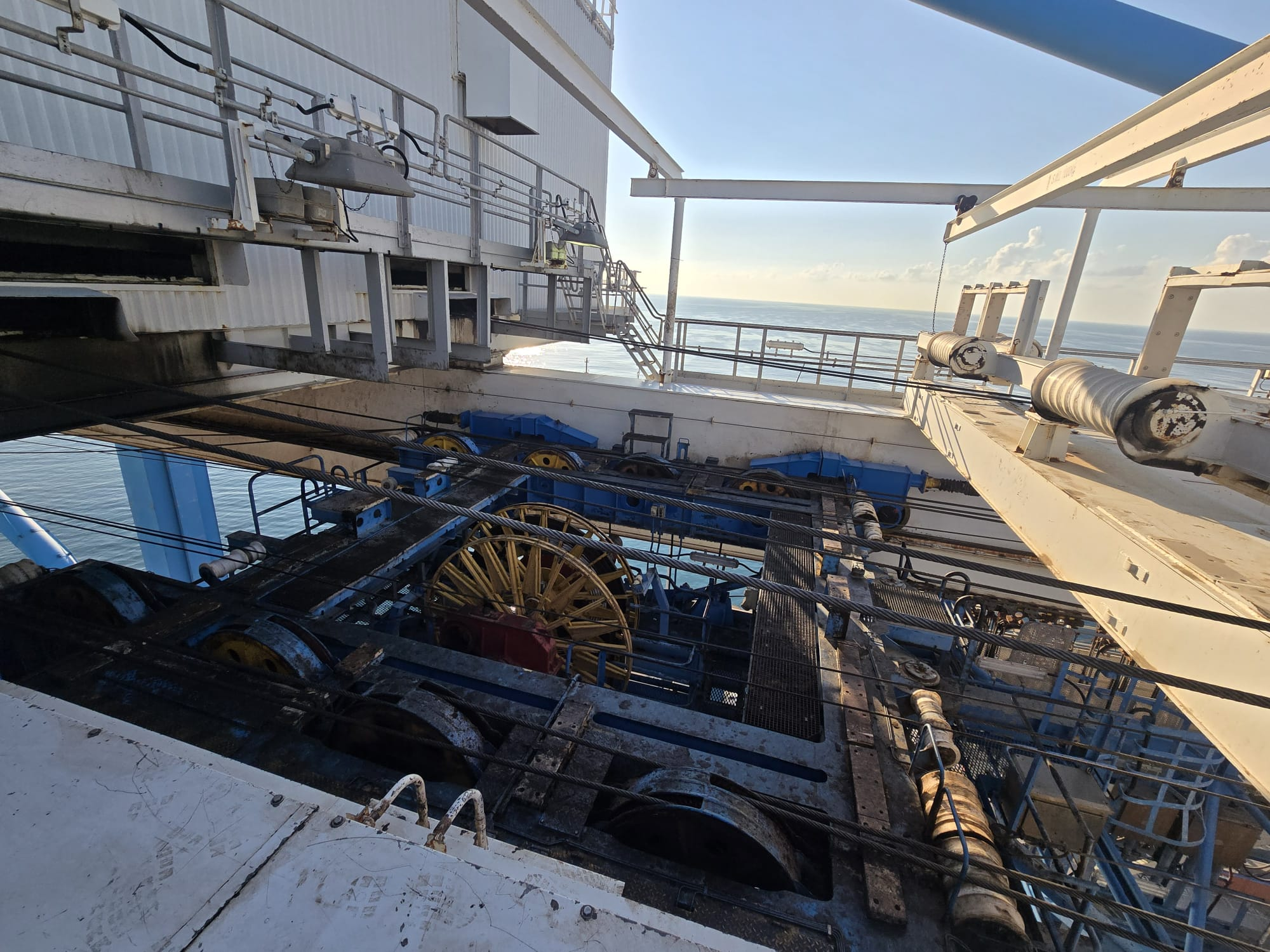 Overview of the trolley trucks and components during the test